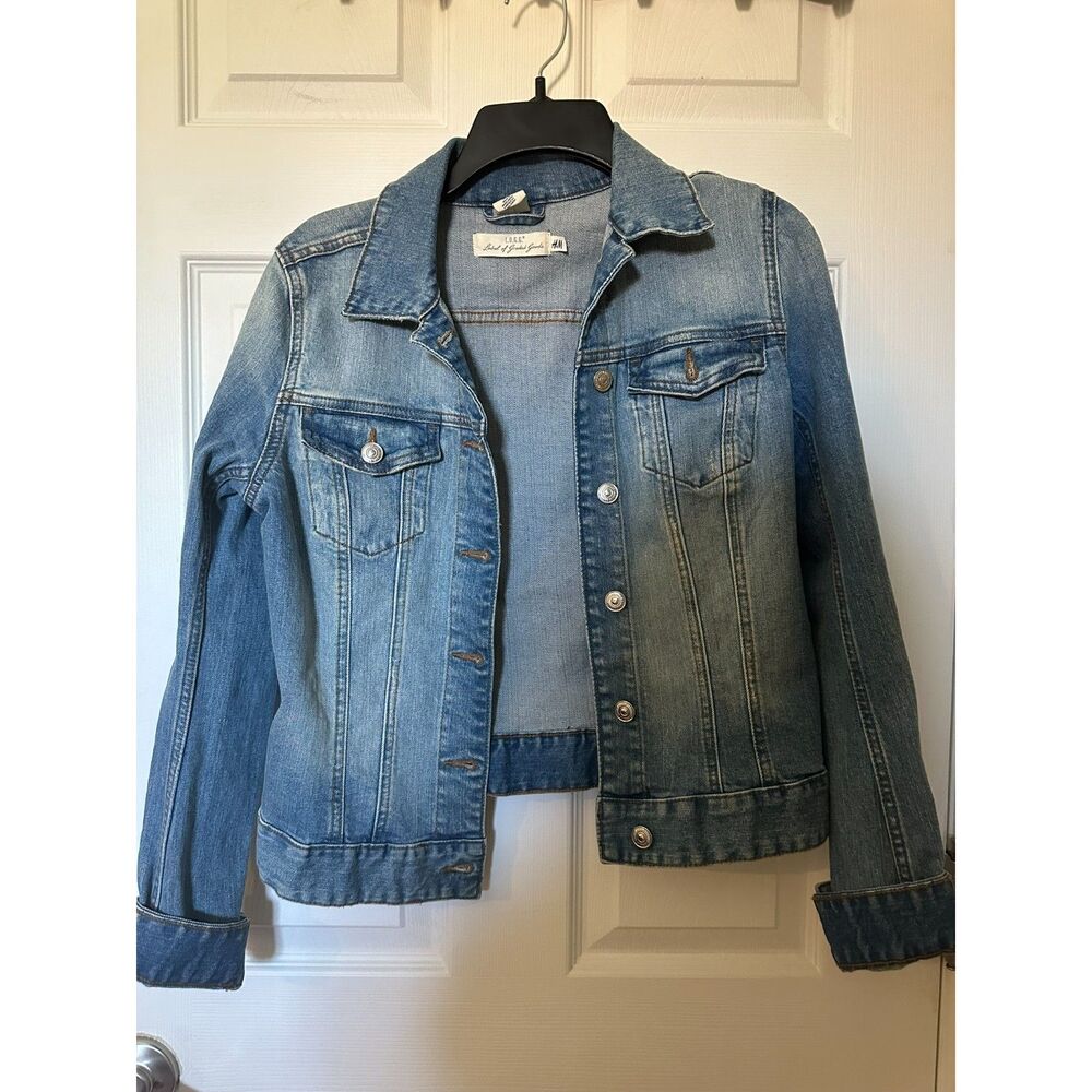 H&M L.O.G.G. Women’s Denim Jacket – Light Wash – Classic Button Front SIZE 6